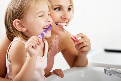 Résultat de recherche d'images pour "laver les dents"