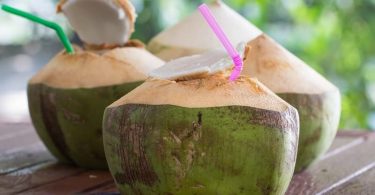 नारियल पानी के फायदे और  स्वास्थ्य लाभ - Benefits of Coconut Water in Hindi