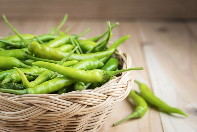 हरी मिर्च खाने के फायदे, गुण लाभ और नुकसान - Green Chili Benefits And Side Effects In Hindi