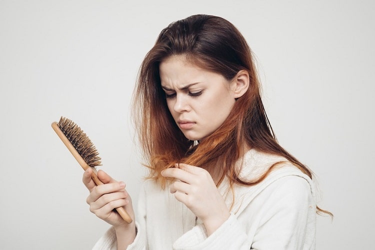 बाल झड़ने से रोकने का आयुर्वेदिक उपाय - Control Hair Fall Through Ayurveda in hindi