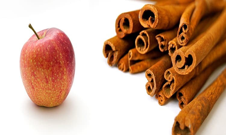 वजन कम करने के लिए सेब और दालचीनी का डिटॉक्स वाटर – Apple Cinnamon Infused Water in Hindi