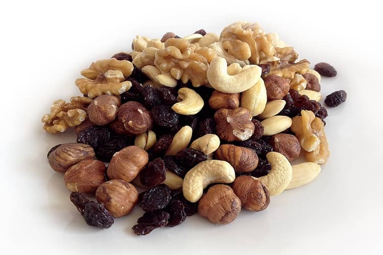 कोलेस्ट्रॉल कम करने के लिए खाएं नट्स – Cholesterol kam Karne Ke Liye Nuts in Hindi