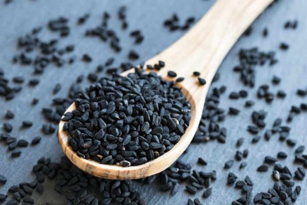 सूखी खांसी की अचूक दवा कलौंजी बीज - Sukhi Khansi Ki Achook Dawa Black Seed Oil in Hindi