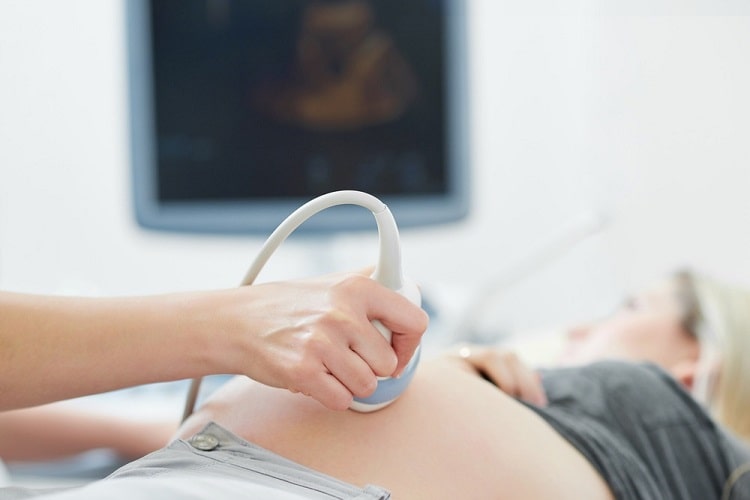 8 सप्ताह के गर्भवती होने पर डॉक्टर से कब जांच कराएँ – When to consult doctor in eight week pregnancy in Hindi