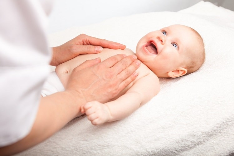 शिशु की देखभाल के लिए बेबी मसाज - Baby Massages in Hindi