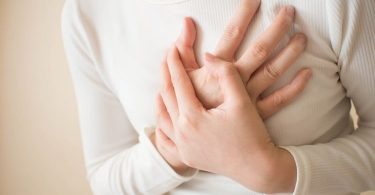 दिल का दौरा पड़ने (हार्ट अटैक) के लक्षण - Heart Attack Symptoms in Hindi