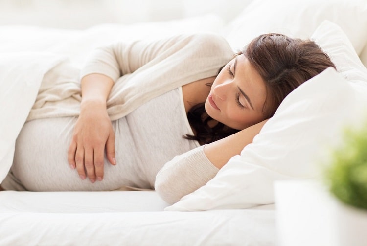 गर्भावस्था में सोते समय इन बातों का रखें विशेष ध्यान - Sleeping during pregnancy in Hindi