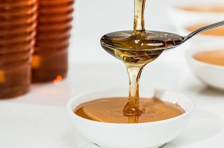 बलगम वाली खांसी की अचूक दवा है शहद - Balgam wali khansi ke liye gharelu upchar honey in Hindi
