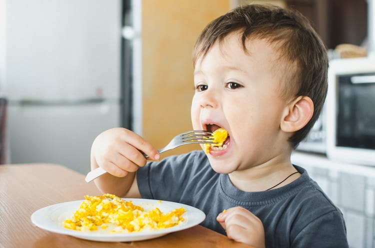 कितने साल के बाद के बच्चों को अंडे खिलाने चाहिए – When Can Babies Eat Eggs In