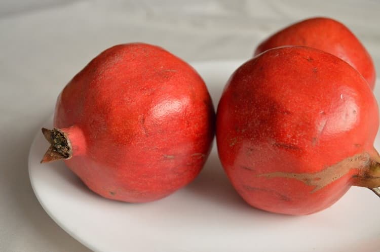 वजन घटाने के लिए फायदेमंद फल अनार - Pomegranate Fruits for Reducing weight in Hindi