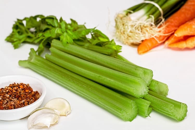 सेलेरी के फायदे और नुकसान Celery Benefits And Side Effects In Hindi