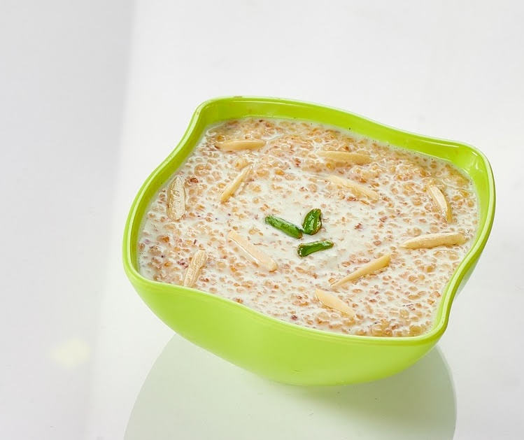 क्या खाली पेट दलिया खाना चाहिए - Eat oatmeal in empty stomach in Hindi