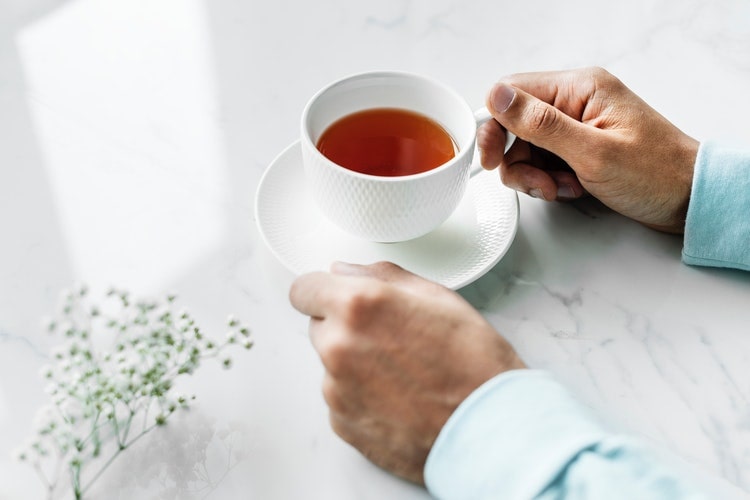 खाली पेट चाय व कॉफी क्यों नहीं पीना चाहिए - Khali pet na piye tea or coffee in Hindi