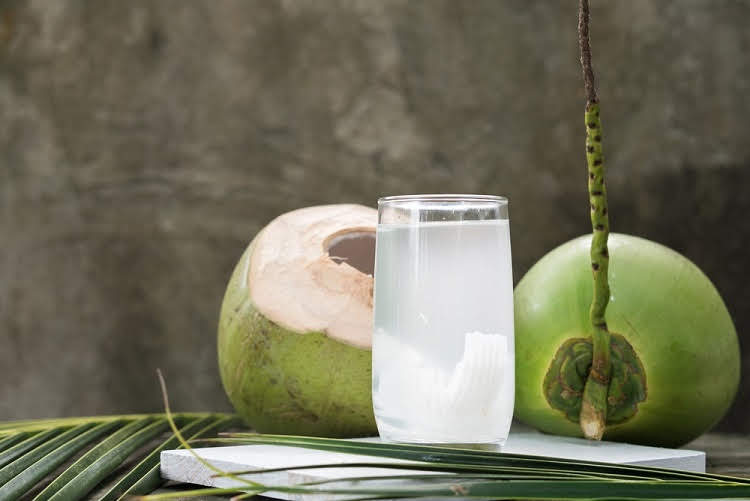 चिकनगुनिया जोड़ों का दर्द इलाज नारियल पानी - Coconut Water for Chikungunya joint pain in Hindi