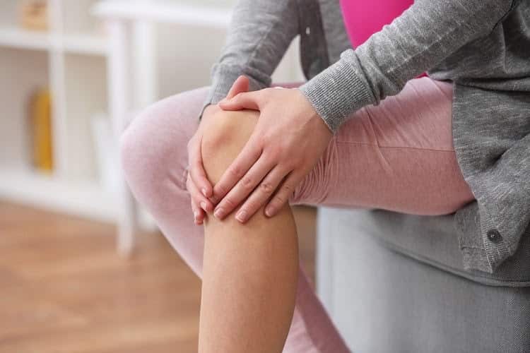 घुटनों में दर्द का कारण - Knee Pain causes in Hindi