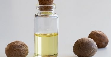 जायफल तेल के फायदे और नुकसान - Nutmeg Oil Benefits And Side Effects In Hindi