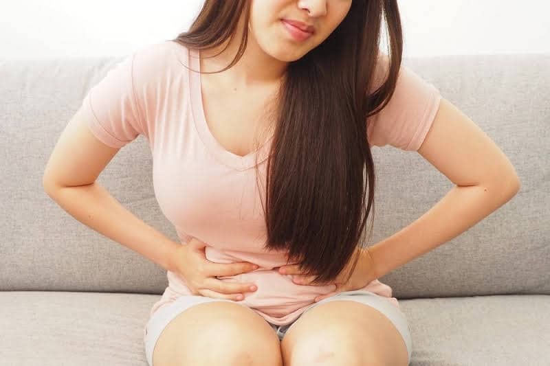 पीरियड्स में कमर दर्द के लक्षण – Symptoms of Period Back Pain in Hindi
