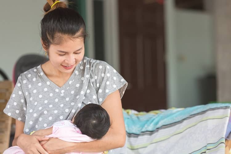 स्तनपान रोकने की वजह स्तन के दूध में रूचि न होना - No interest in Breast milk, reason to stop breastfeeding in Hindi