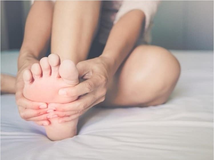 पैर सुन्न होने का कारण परिधीय धमनी रोग - Numbness in feet caused by Peripheral artery disease in Hindi