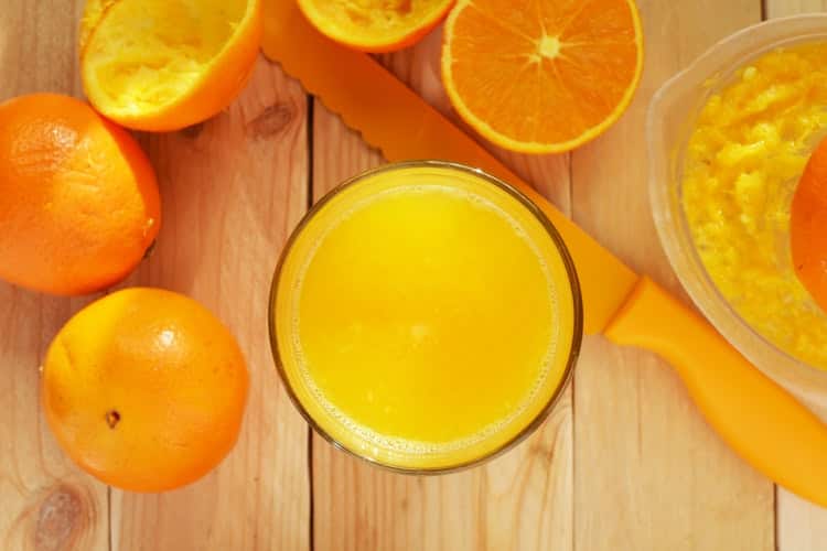 कैसे बनायें संतरे का जूस - How To Make Orange Juice in Hindi