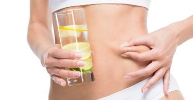 नींबू पानी के फायदे वजन कम करने में - lemon water for weight loss in Hindi