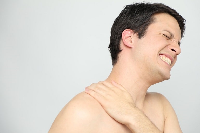 कंधे का दर्द दूर करने के लिए स्लीपिंग पोजीशन - Sleeping posture to relieve shoulder pain in Hindi