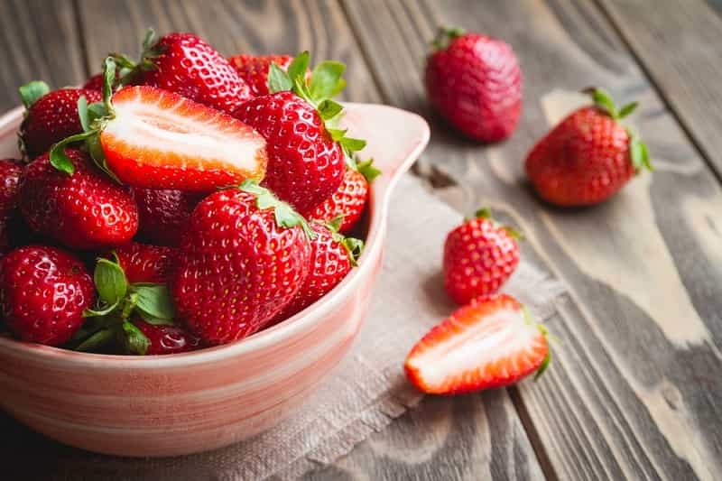 इम्यूनिटी बढ़ाने वाले फल और सब्जी स्ट्रॉबेरी