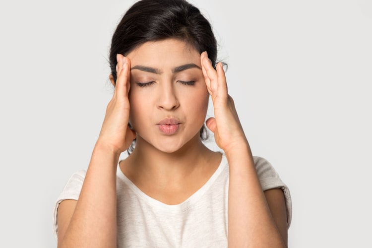 सिर दर्द से छुटकारा पाने लिए 17 घरेलू उपाय - Home Remedies for Headache in Hindi