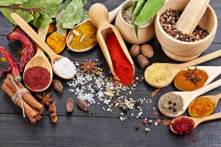 मसाले और जड़ी-बूटीयां जो आपको खाना चाहिए - Spices And Herbs You Must Eatin Hindi
