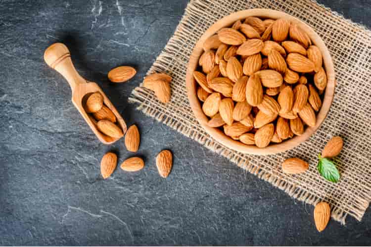कैल्शियम की कमी दूर करने का उपाय बादाम – Calcium Rich Food Almond in Hindi