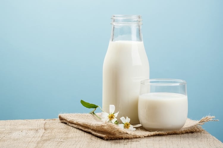 कैल्शियम की कमी दूर करने के लिए दूध पिएं - Calcium ki kami dur karne ke liye milk piye