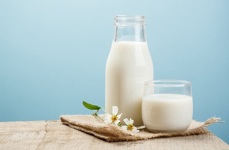 दूध में पाए जाने वाले पोषक तत्व – Milk Nutritional Value in Hindi