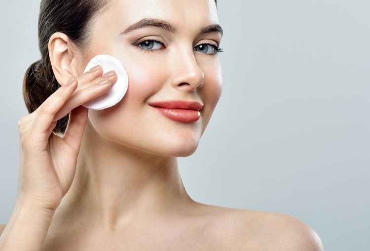 स्टेप 2: प्राइमर लगाएं