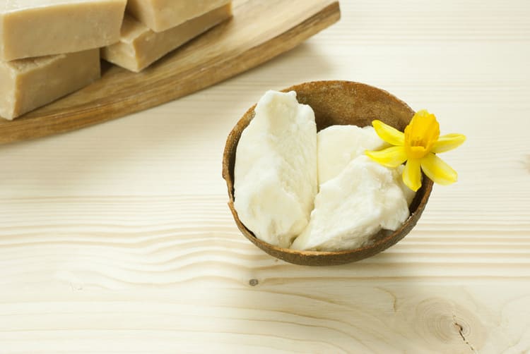 घर पर मॉइस्चराइजर बनाएं शीया बटर और विटामिन ई से - Make skin moisturizer with Shea Butter and Vitamin E in Hindi