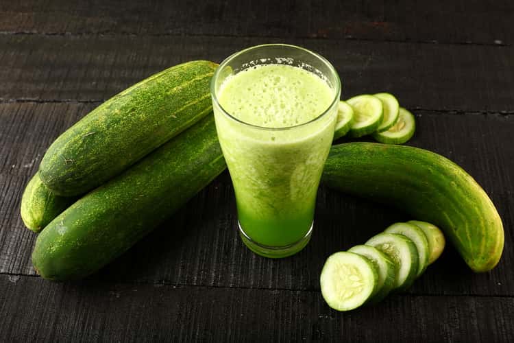 ऑयली स्किन के लिए खीरे के रस से बना होममड मॉइश्चराइजर - Cucumber Juices Moisturizer For Oily Skin In Hindi