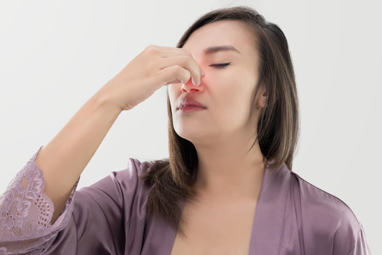 बार बार छींक आने पर अपनी नाक साफ करें - Blow your nose to Sneezing in Hindi