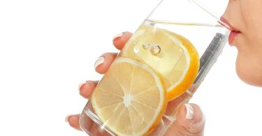 गर्मियों में अधिक नींबू पानी पीने के नुकसान - Disadvantages Of Drinking Lemon Water Daily in Hindi