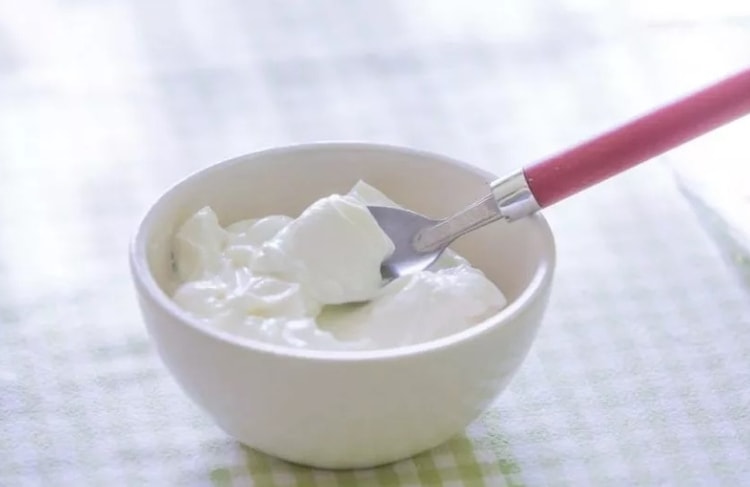 सन टैन के लिए दही और टमाटर का पैक – Yogurt And Tomato face pack to remove sun tan in Hindi
