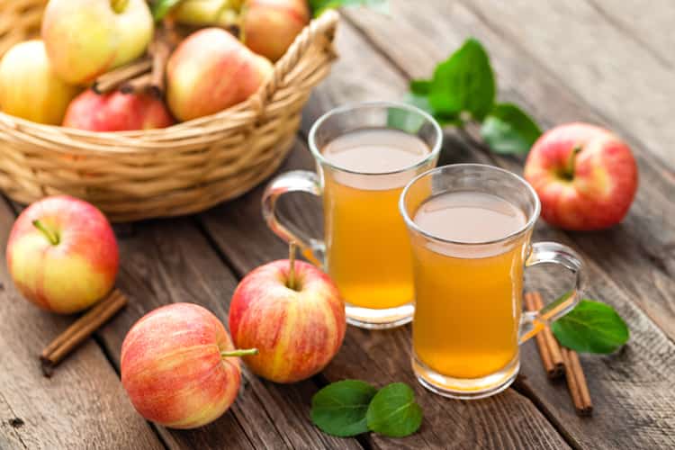 गर्मी में सर्दी होने का घरेलू उपाय सेब का सिरका - Garmi Me Sardi Hone Ka Gharelu Upay Apple cider vinegar