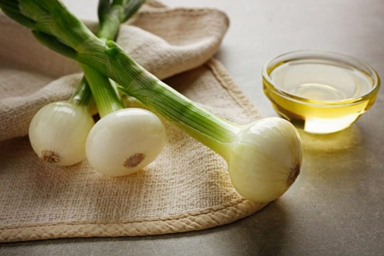 प्याज और लहसुन फोड़े को पकाने का अचूक घरेलू उपाय - Home treatment for boils onion and garlic in Hindi